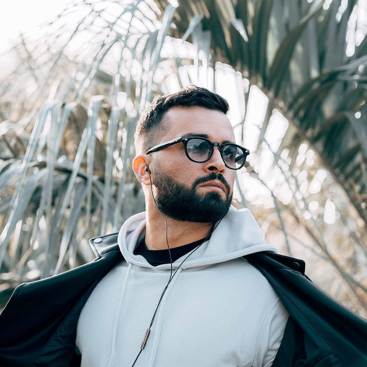 LUDOS Ultra Kopfhörer In Ear Ohrhörer mit Kabel und Mikrofon, Kristallklarer Klang, Ausgewogene Höhe