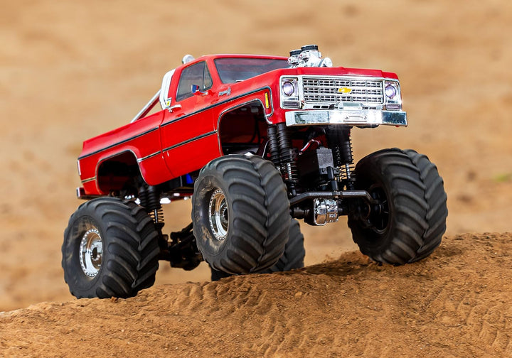 TRAXXAS TRX-4MT Chevy K10 rot 4x4 1/18 Monster-Truck RTR Brushed, mit Akku und USB Ladegerät