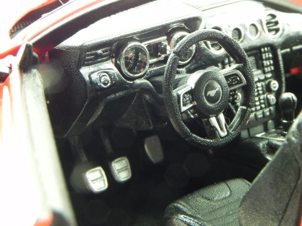 Ford Mustang 2015 rot Modellauto 31197 Maisto 1:18