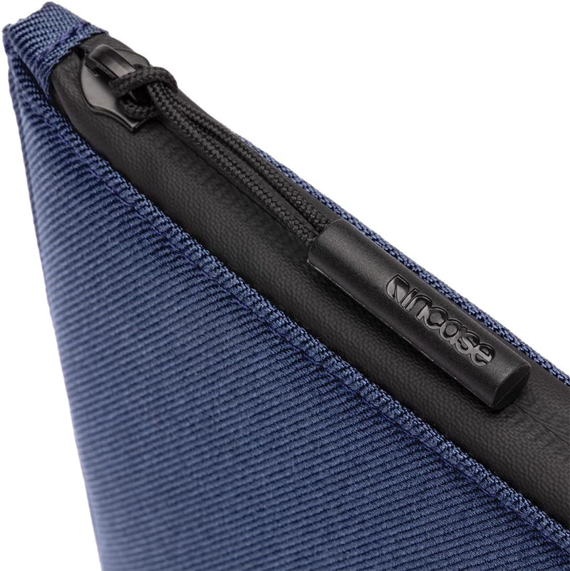 Incase Facette Ärmel mit Recycelt Köper für 16-Zoll MacBook Pro 2021, Navy Blau