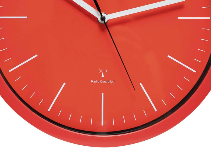 Maul Wanduhr MAULjump Ø 30,5 cm | stilvolle Funkuhr mit Mineralglas | automatische Zeiteinstellung |
