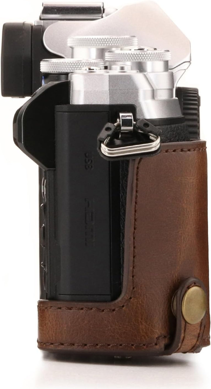 MegaGear Olympus OM-D E-M10 Mark III (14-42mm) Ever Ready Leder Kamera-Case mit Trageriemen und Batt