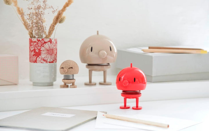 Hoptimist Bumble Wackelfigur & Glücksbringer, Skandinavische Deko Figuren für Wohnzimmer, Schreibtis