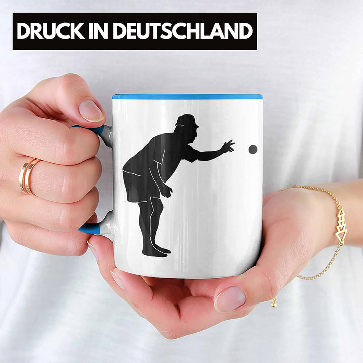 Trendation - Boule Tasse Geschenk Boule-Spieler Geschenkidee Spruch Grafik Werfender Boule Spieler (