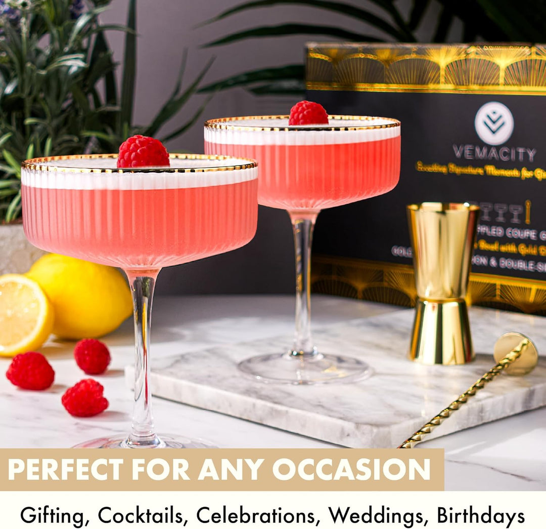 Vemacity Espresso Martini Gläser 4er Set mit Goldrand & Cocktail Zubehör | Gerippte Glas | Handgefer