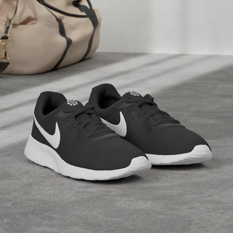 Nike Damen WMNS Tanjun Sneaker 36 EU Black White Barely Volt Black, 36 EU Black White Barely Volt Bl