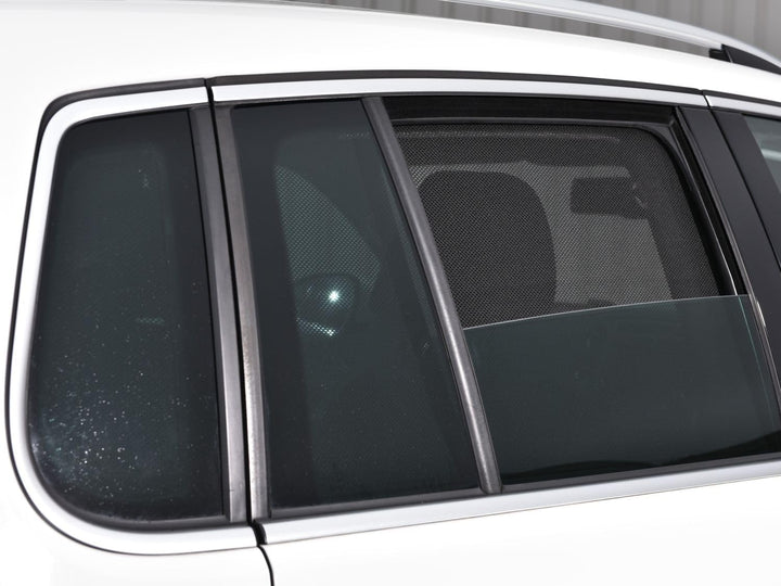 Fahrzeugspezifische Sonnenschutz Blenden passend für VW Tiguan ab 4/2016.- Komplett-Set AZ17002931