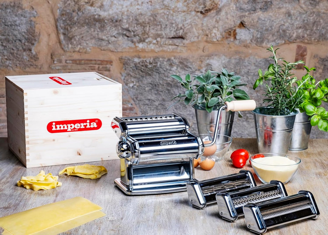 Imperia La Fabbrica Della Pasta Gourmet Line Grobe Nudelmaschine Geschenkset mit Zubehör 100% Made i