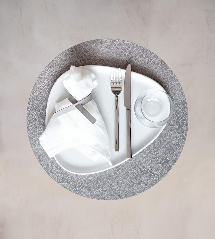 LindDNA Tischset Circle aus Recyceltem Leder in der Farbe Anthrazit-Grey, Masse: 40cm x 40cm x 0,2cm