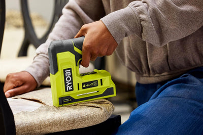RYOBI 4 V USB-LITHIUM Akku-Tacker RST4-0, schnelles und müheloses tackern, für Bastel- und Dekoratio