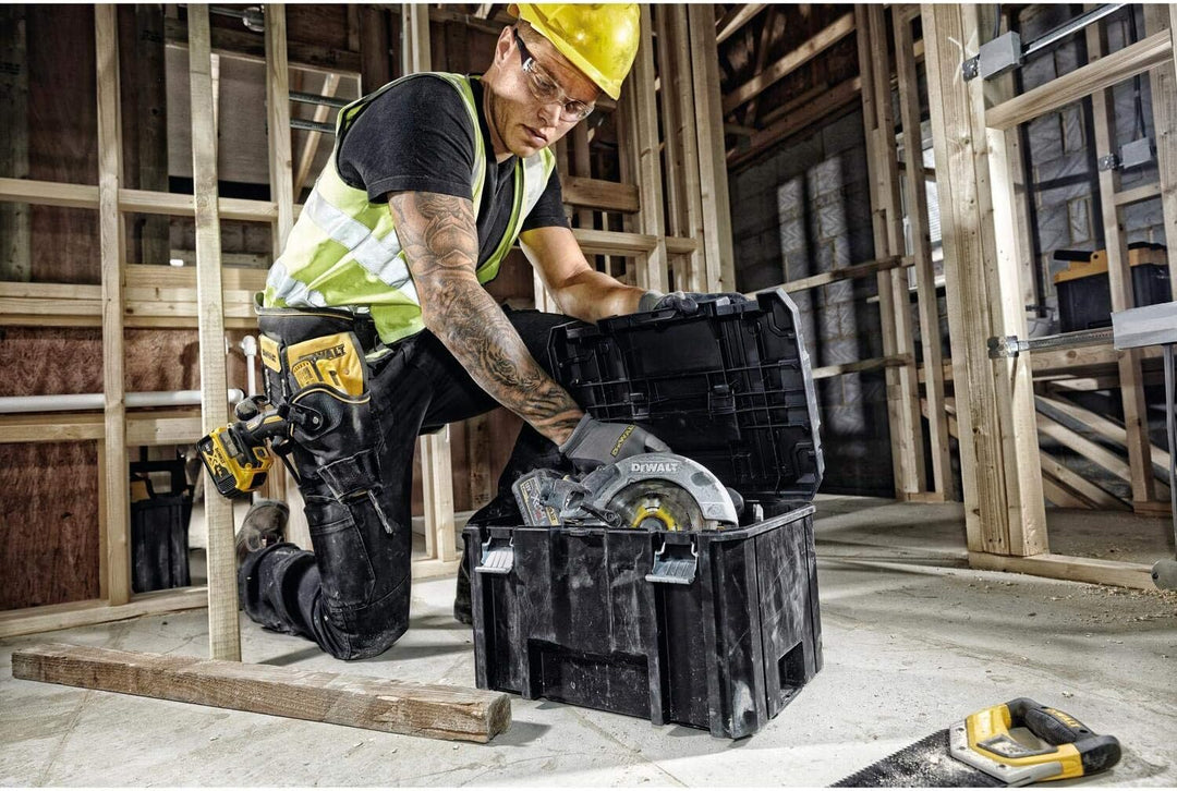 DEWALT Tstak VI stabelbare Werkzeug-/Transportbox (kombinierbar mit anderen Tstak-Boxen, sichere Ver
