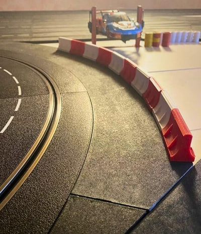 Pit Lane LEITPLANKE BOXENGASSE BOXENMAUER kompatibel für Slotcar Sturm Kind und Carrera 132 1:32