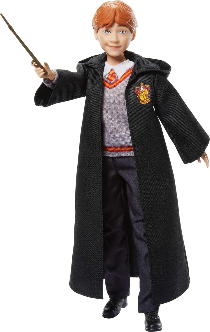 Mattel Harry Potter-Spielzeug, Ron Weasley-Modepuppe im typischen abnehmbaren Hogwarts-Gewand mit Za