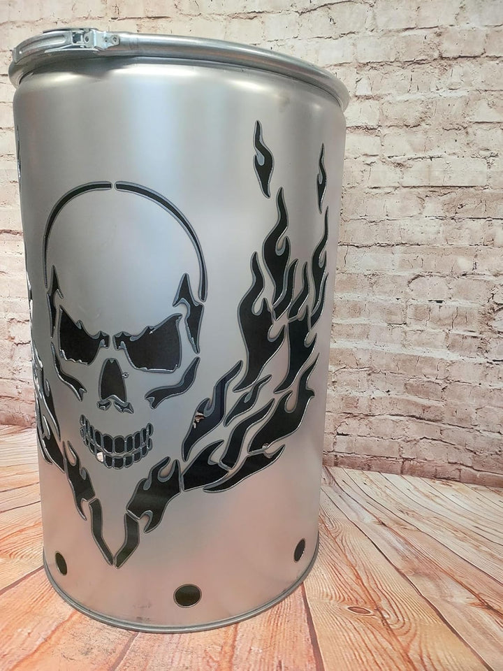 Feuertonne mit - Totenkopf Flammen - Motiv - Gefertigt aus neuem Ölfass - Besondere Feuerstelle für