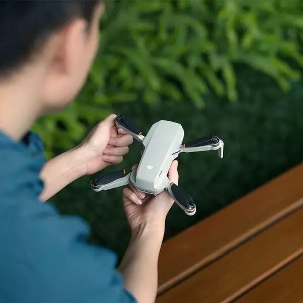 DJI Mini 4K Fly More Combo, Drohne mit 4K UHD Kamera für Erwachsene, unter 249 g, 3-Achsen Gimbal St