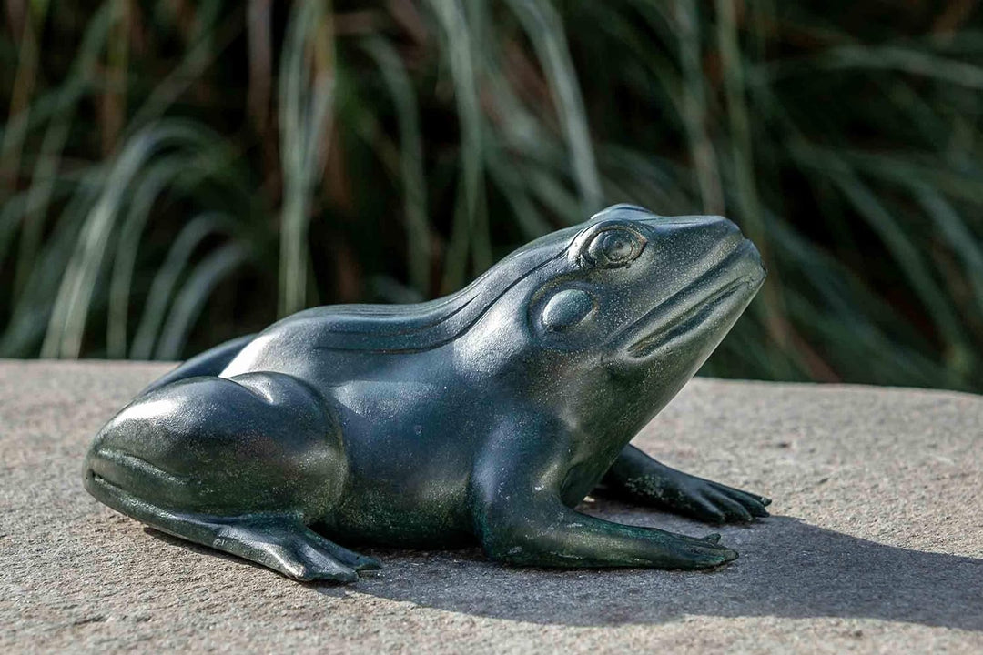 IDYL Bronze-Skulptur Grüner Frosch | 9x17x20 cm | Tierfigur aus Bronze handgefertigt | Gartenskulptu