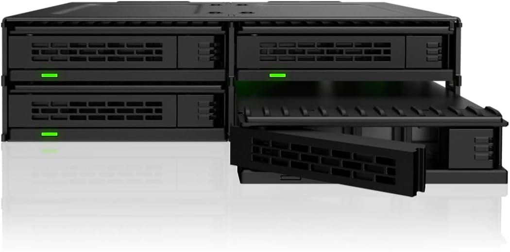 ICY DOCK 4-Bay U.2/U.3 PCIe 4.0 NVMe SSD Wechselrahmen mit schraubenlosen Trays in 5,25" Schacht - E