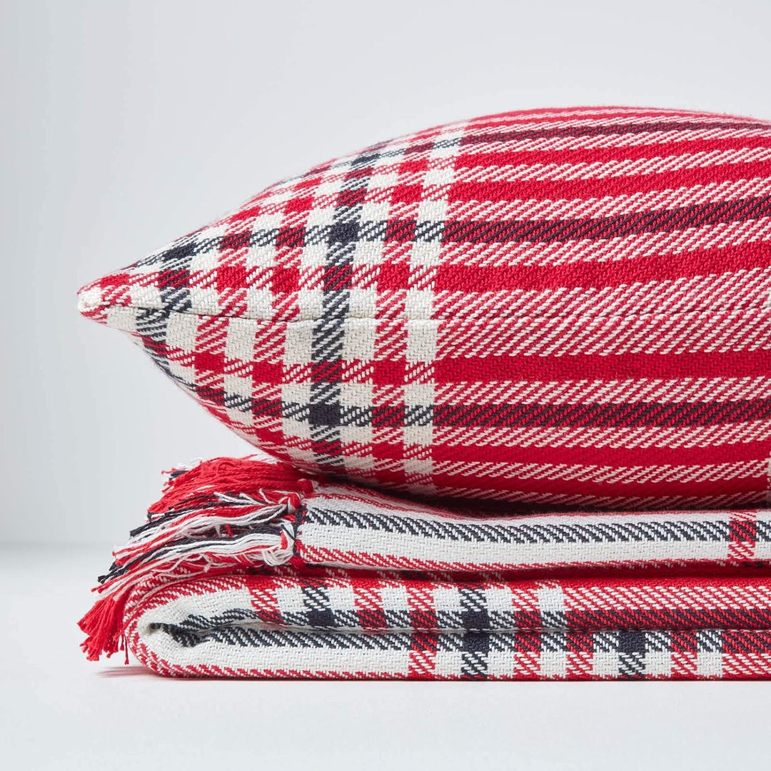 Homescapes grosse Tagesdecke mit Tartan-Muster, Sofa-Überwurf 225 x 255 cm mit Fransen, weiche Wohnd
