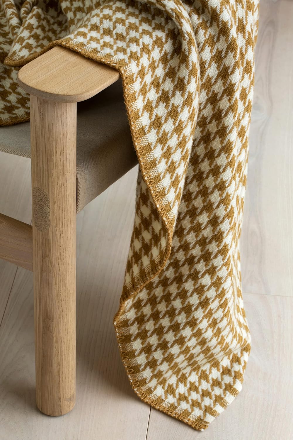 RØROS TWEED - Mimi - Wolldecke aus norwegischer Lammwolle - Design von Anderssen & Voll - Deckenmass