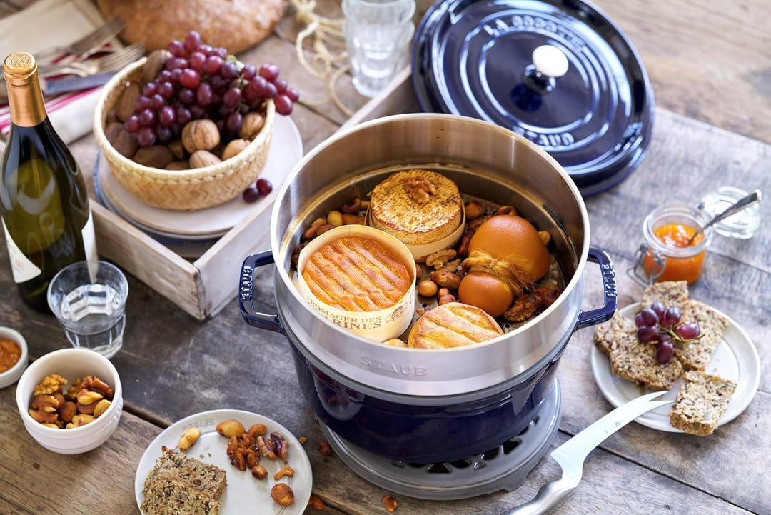 STAUB Gusseisen Bräter/Cocotte, mit Dämpfeinsatz, Rund 26 cm, 5,2 L, Aromaregen Funktion, Für alle H