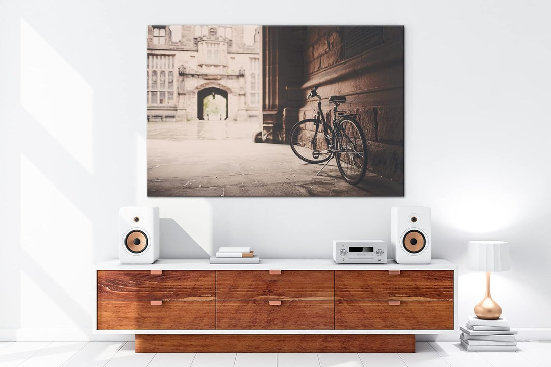 deyoli Fahrrad in einem alten Stadtviertel im Format: 80x60 als Leinwandbild, Motiv fertig gerahmt a