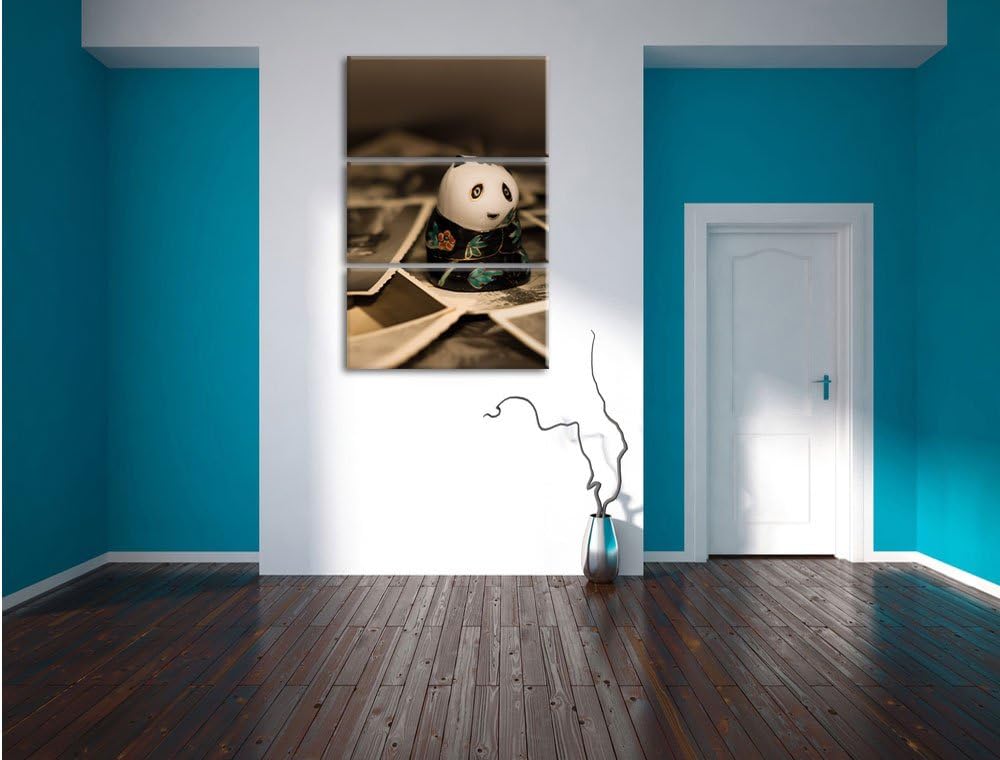 Pixxprint Panda Figur zwischen Fotografien als Leinwandbild/Grösse: 3 Teilig (120x80) cm/Wandbild/Ku