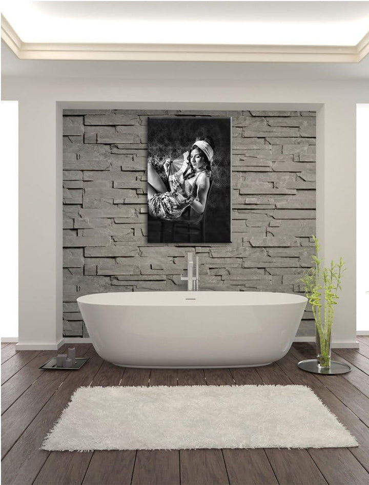 Pixxprint Monocrome, Frau mit Fächer und Drink in der Hand, Format: 100x70 auf Leinwand, 100x70