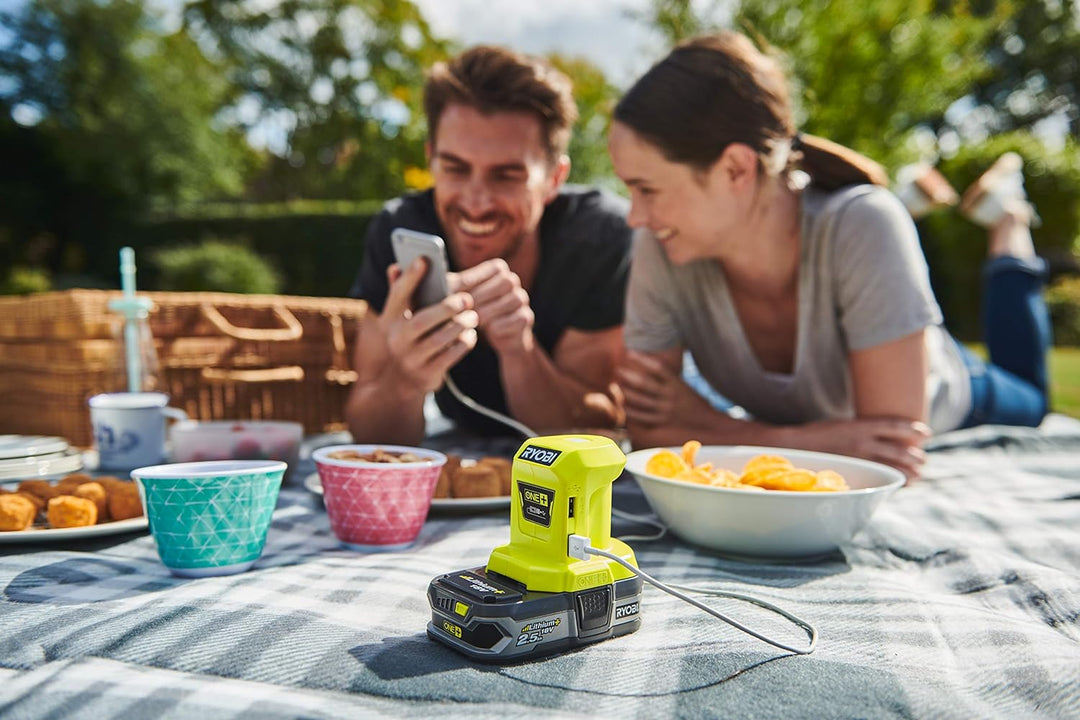 RYOBI 18 V ONE+ Akku-USB Adapter R18USB-0 (Ladeanschlüsse 1,0 A/2,1 A, ohne Akku und Ladegerät), Akk