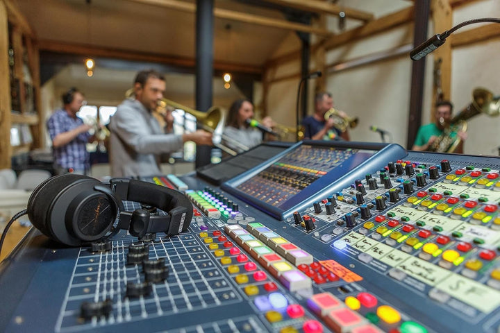 Ultrasone Signature Pure Studio-Monitor-Kopfhörer + keepdrum Tischstativ