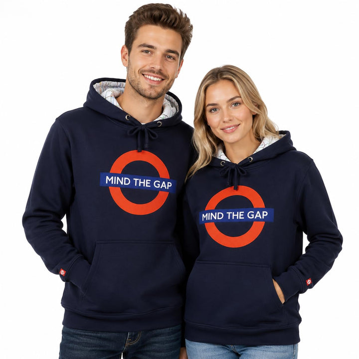 Mind The Gap Logo Marineblau Bestickt Kapuzenpullover mit Tube-Map Inside The Hood - Marine, XL