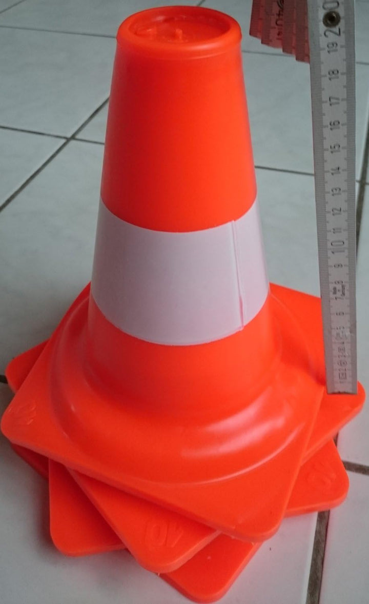 Pylon 4 Stück Set zur Markierung für Slalom, Tore, Haushalt oder Spiel in 20 oder 30 cm Höhe aus wei