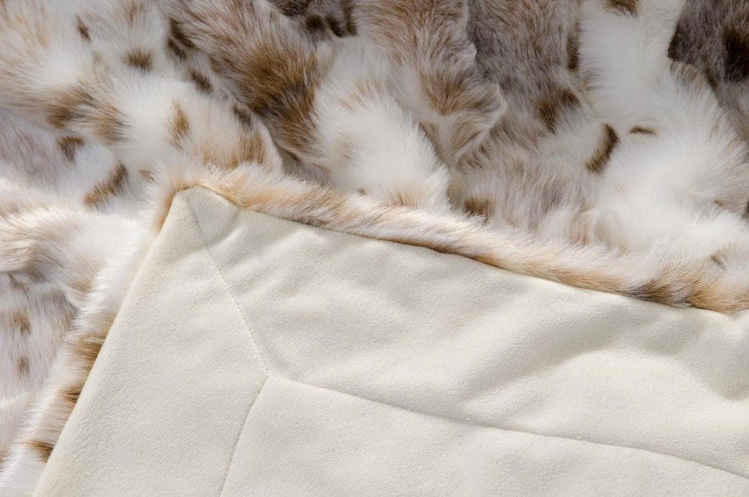 Felldecke Schneeleopard als Fellimitat in 5 Grössen Webpelzdecke Kuscheldecke Tagesdecke oder Fellki