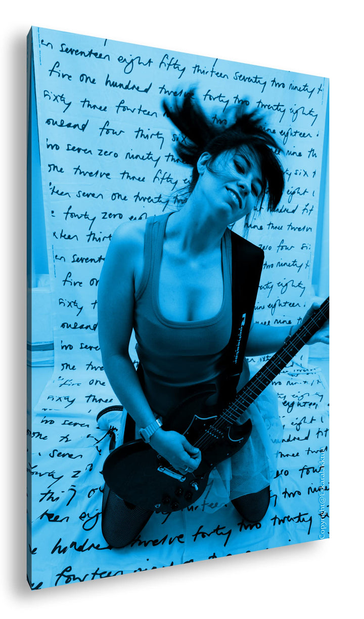 deyoli Sexy Gitarrenspielerin Format 80x60 Effekt: Monocrome Blau als Leinwandbild, Motiv fertig ger