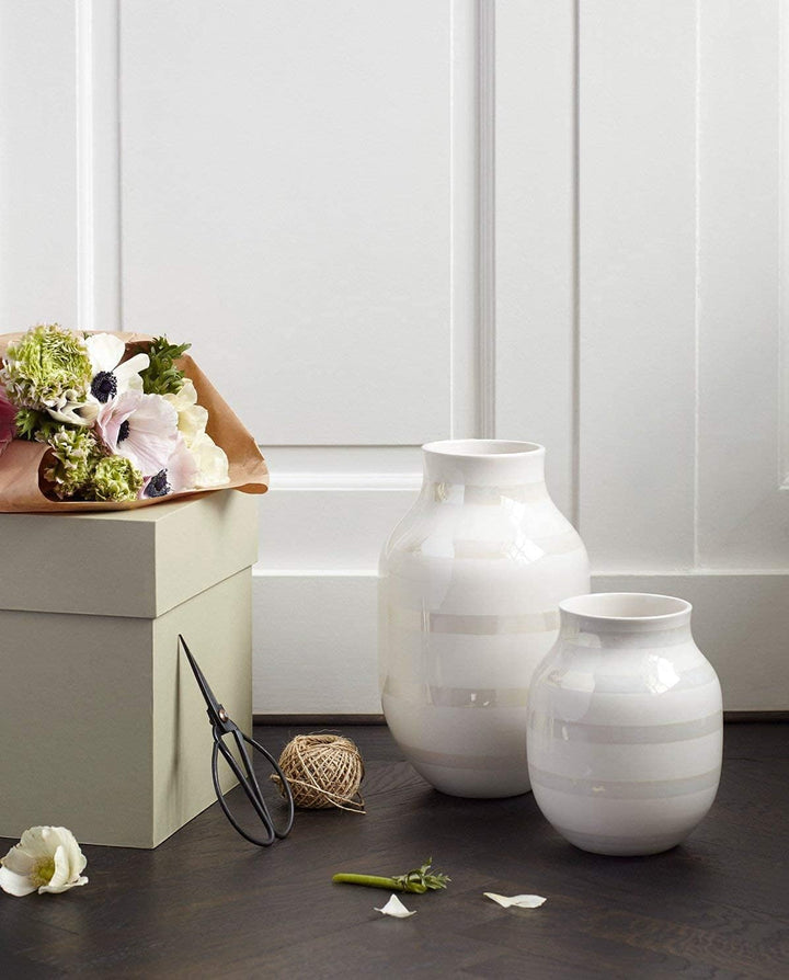 Kähler Vase H31 cm Omaggio Originaldesign mit handgemalte Streifen, Weiss Perlmutt H31 cm, Perlmutt