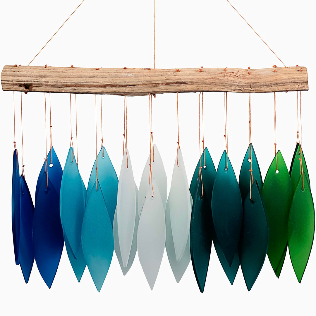Blue Handworks Windspiel aus Glas und Treibholz, handgestrahltes Glas und Fundholz, handgefertigt, K