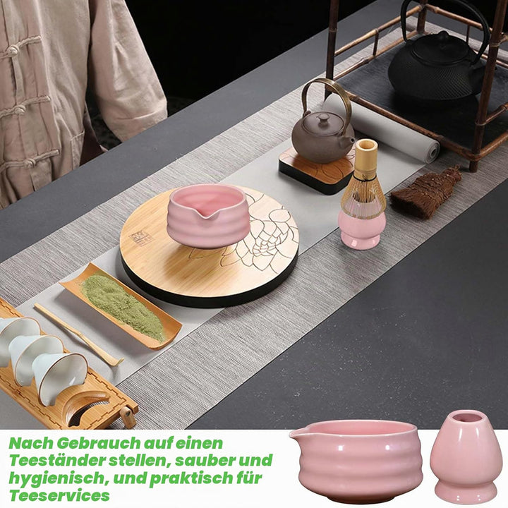 Japanische Matcha-Schale mit Ausgiesser, Traditionelle Chawan Teeschale mit Schneebesenablage aus Ke