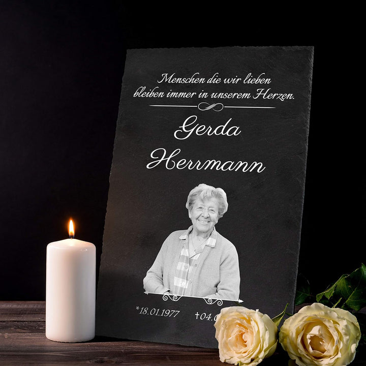 wandmotiv24 Schiefertafel Trauer, Gedenktafel Verstorbene Hochformat 20x30cm Personalisiert Name + D