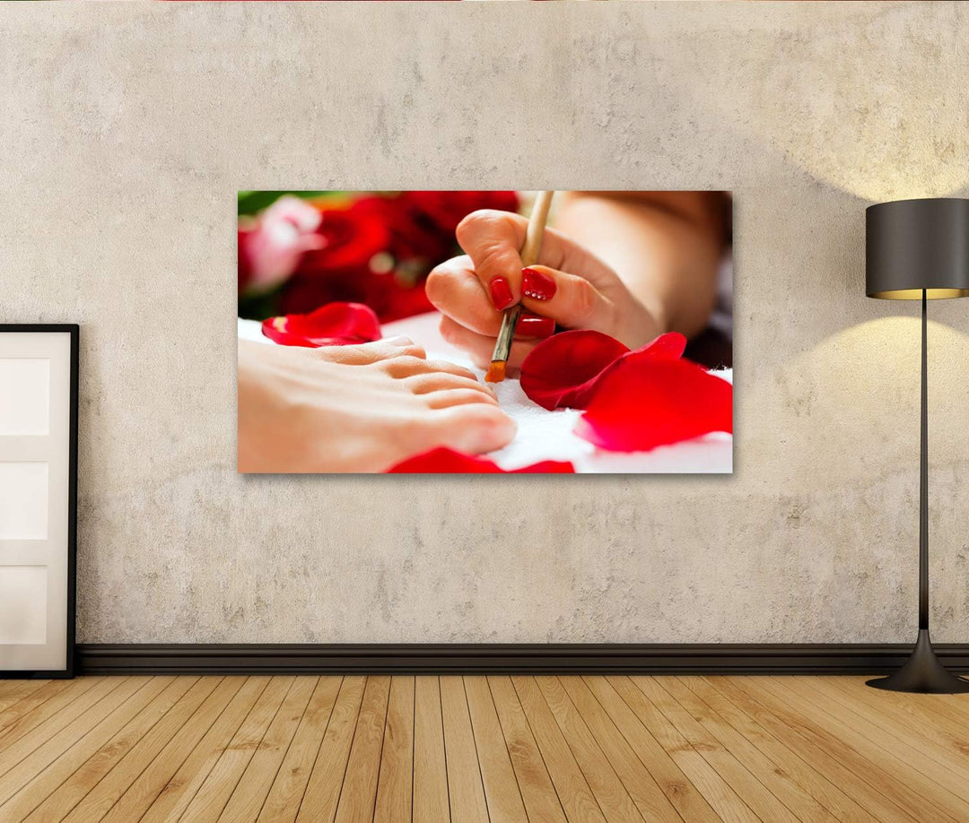 islandburner Bild auf Leinwand Frau Nagelstudio Pediküre Roter Nagellack Bilder Wandbilder Poster Le