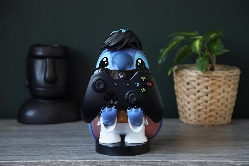 Cableguys Disney Elvis Stitch Gaming-Figur — Zubehör für Controller oder Smartphone-Halter — USB-Kab