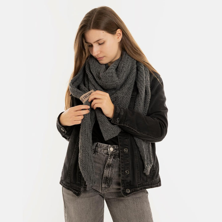 KNIT FACTORY - Dreiecksschal Sally - Damen Strickschal mit Wolle - Grob gestrickten Schal - Hochwert