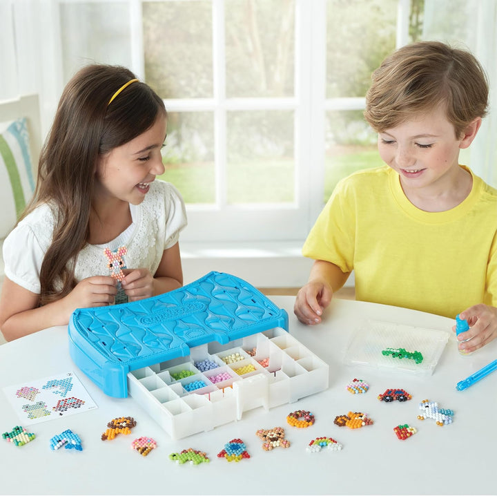 Aquabeads 35087 Bastelstudio Starter Set – Wasserperlen Bastelset im Koffer zum Mitnehmen für Kinder
