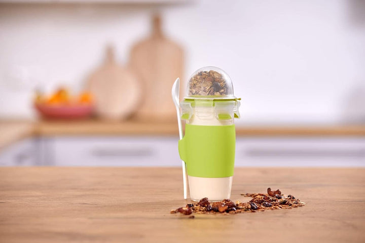 EMSA Clip & Go Yoghurtbecher, 0,45 L, rund, inklusive Löffel und Topping-Fach, 100 Prozent dicht, mi