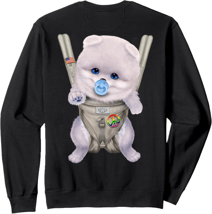 Weisser pommerscher Hund mit einem Schnuller in der Babytrage Sweatshirt