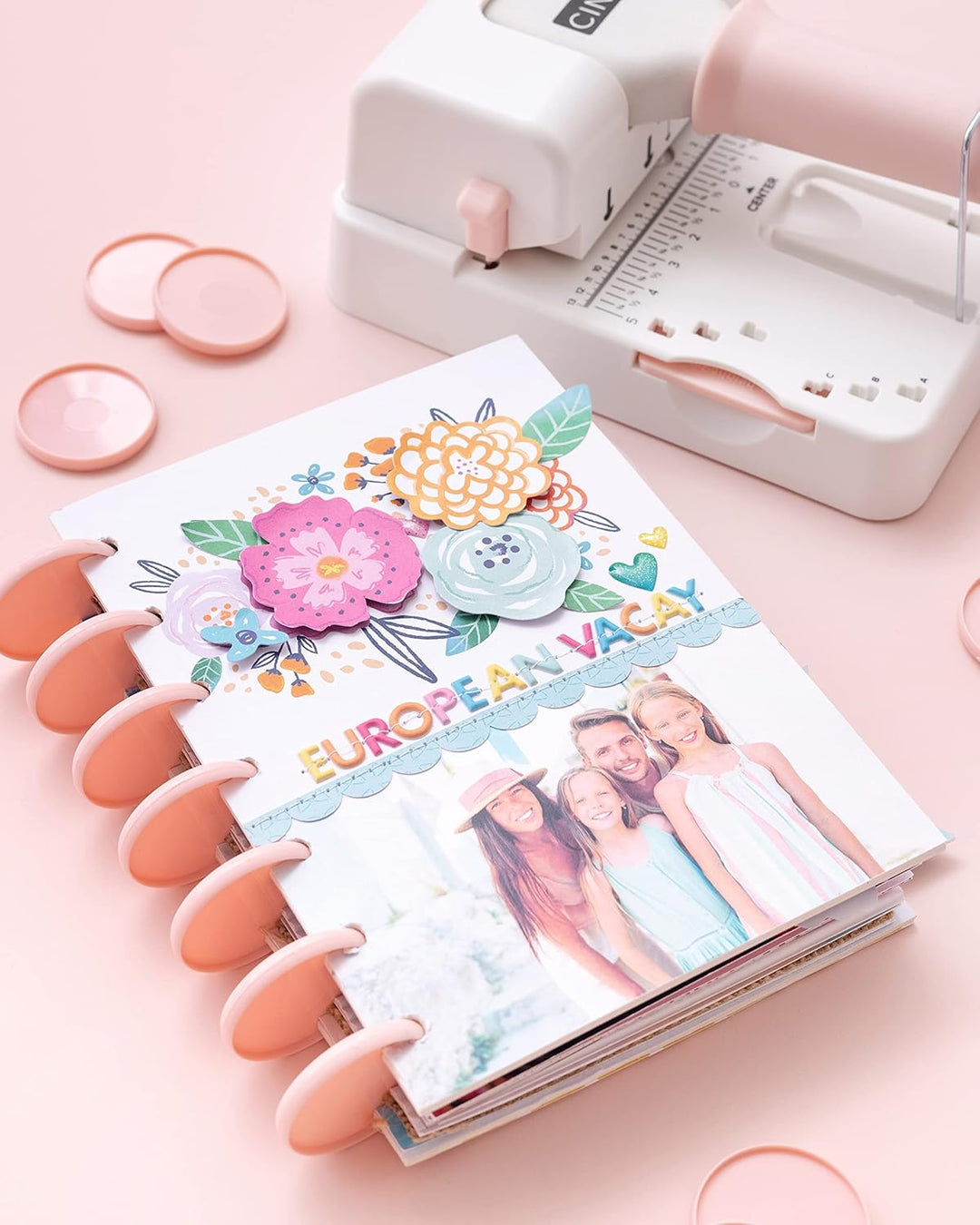 We R Memory Keepers 661310 Mini Cinch Bindegerät, White & Pink