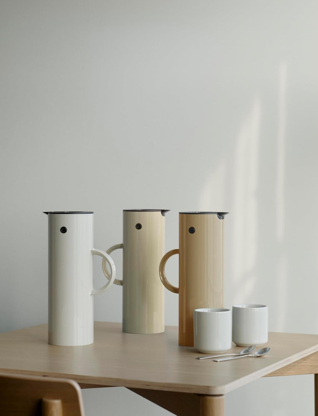 Stelton Isolierkanne EM77 - Doppelwandige Isolierkanne für heisse/kalte Getränke - Tee- & Kaffeekann