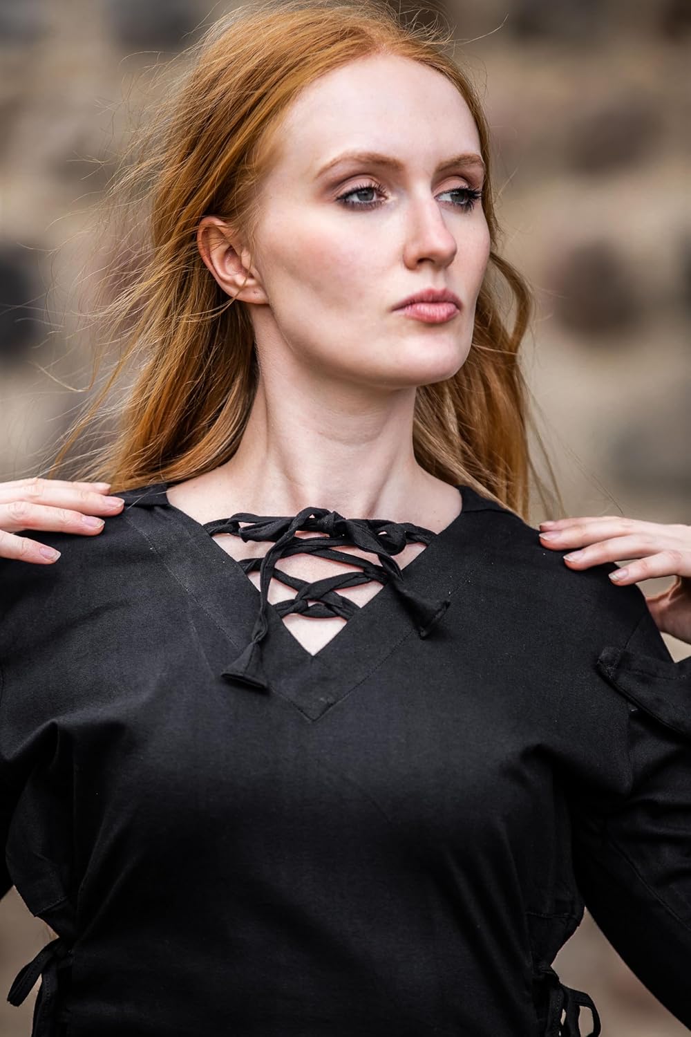 Leonardo Carbone® Damen Bluse Geschnürtes Oberteil Lea Mit Kapuze | Lange Kapuze | Asymmetrischer Sc