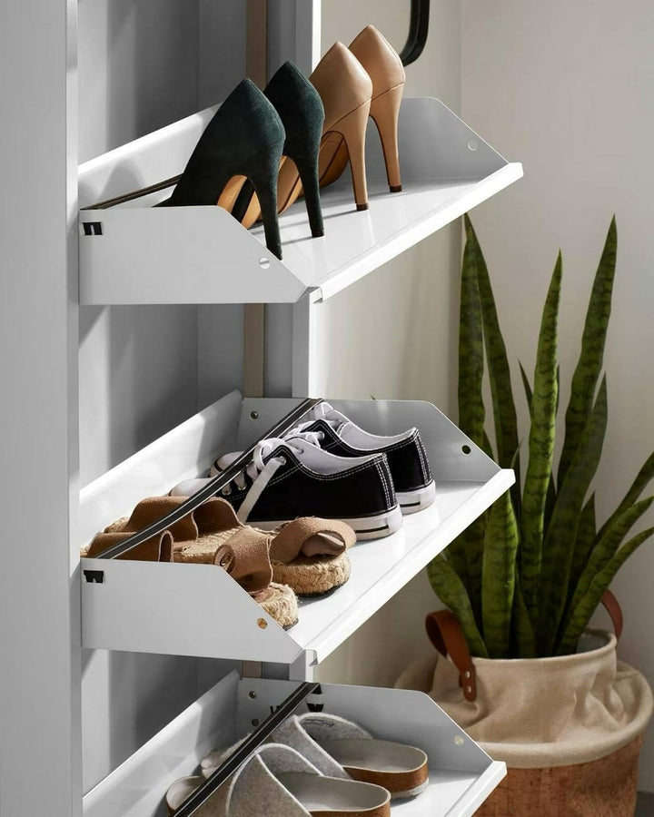Dmora - Schuhschrank Alginet, Platzsparendes Schuhregal, Schuhregal für den Eingangsbereich, 3-türig
