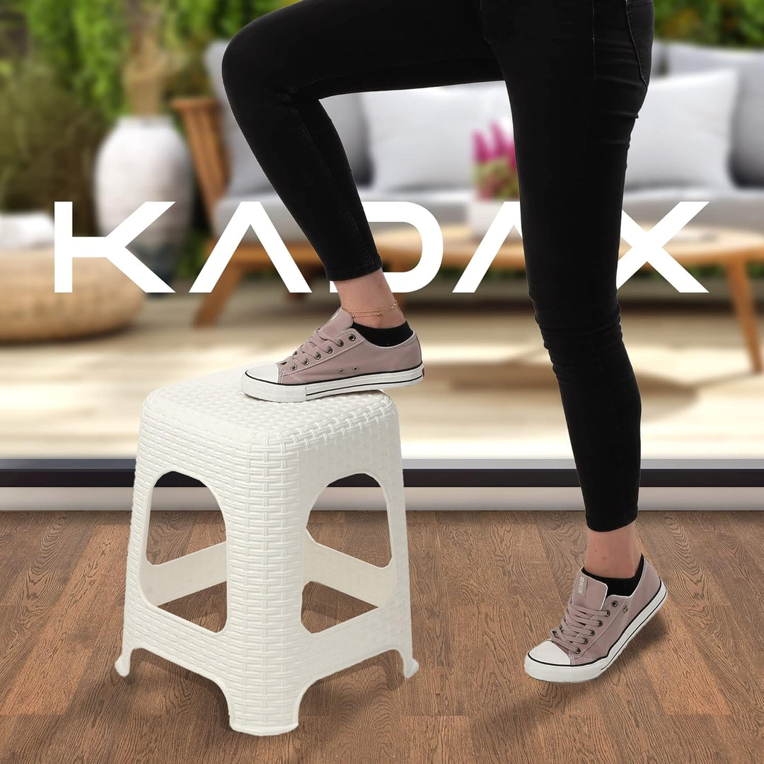 KADAX Hocker aus Kunststoff, Tritthocker bis 120 kg, Rattanhocker mit Antirutschfüssen, Badhocker, W