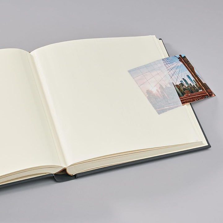 Semikolon 369964 Foto-Album Classic XLarge – 32 x 31 cm, 130 Seiten cremefarben, für 260 Fotos – lav
