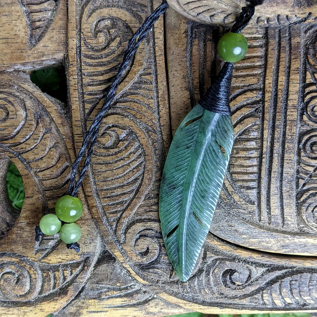 81stgeneration Anhänger Halskette Feder Blatt Handgeschnitzte Nephrit-Jade für Damen und Herren
